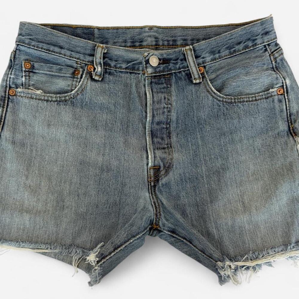 Vintage Levi’s 501 Cut-Off Denim Shorts Light Wash Distressed W32
